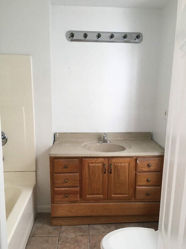 Photo - 196 Frank St