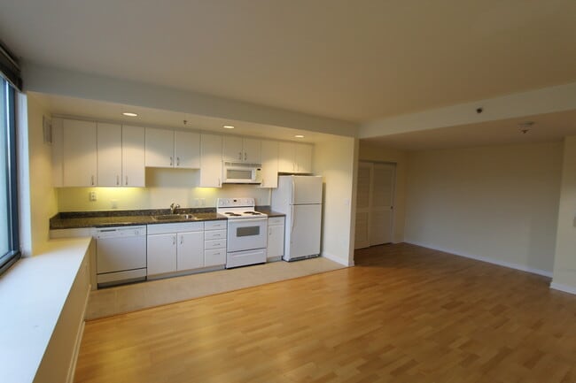 Photo - EPIC REA-AZARI PM - Nice Studio at The Beacon in South Beach w/Parking available