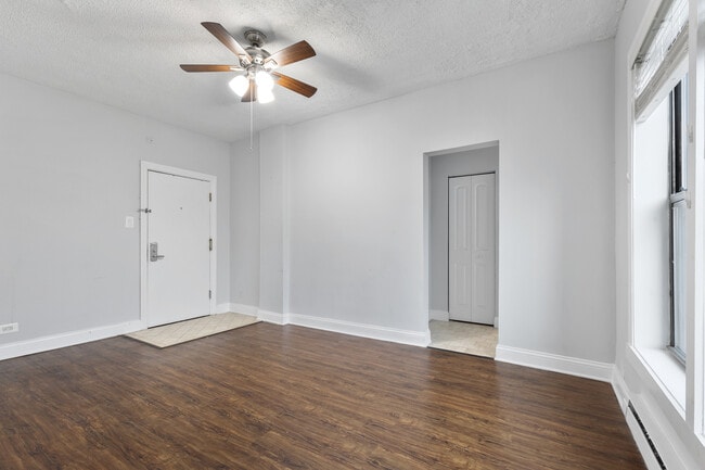 Photo - 4520 N Clarendon Ave Unit 908