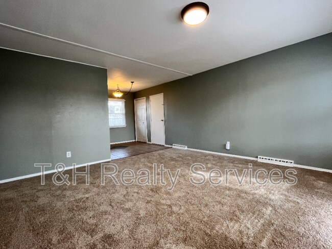 Photo - 608 Iroquois St