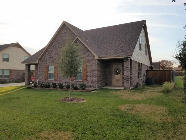 Spacious 2 story duplex in Benbrook - Spacious 2 story duplex in Benbrook House