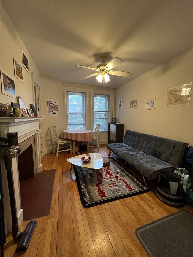 Building Photo - 331 Harvard St Unit 2