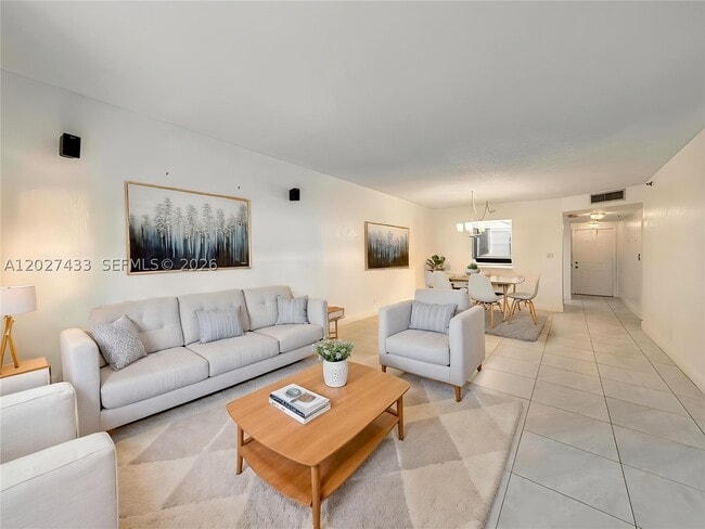 Building Photo - 3300 W Rolling Hills Cir Unit 509