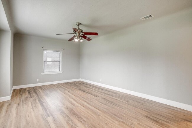 Photo - Country Town Living- 2 Bed, 1 Bath Home- Cleburne ISD- 76033