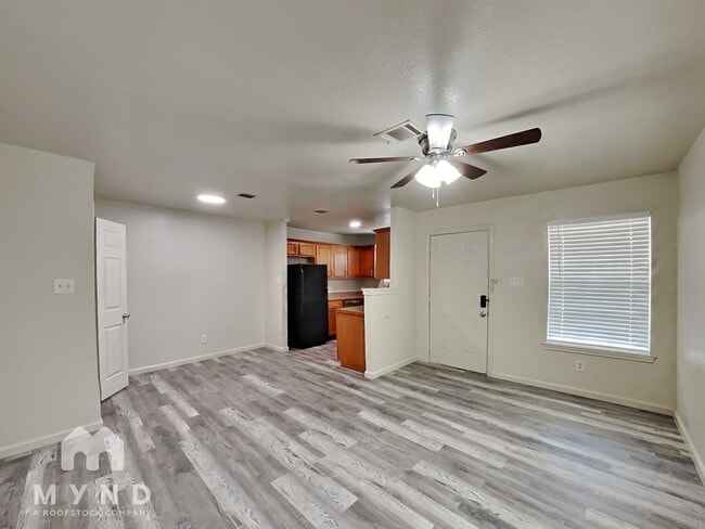 Photo - 1421 E Robert St