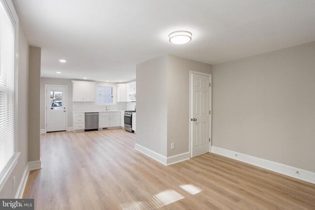 Building Photo - 809 N Providence Rd