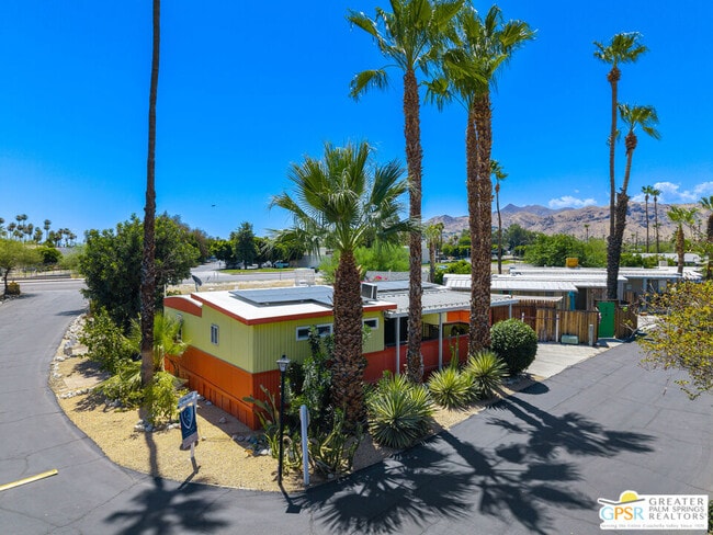 Photo - 306 Logenita St