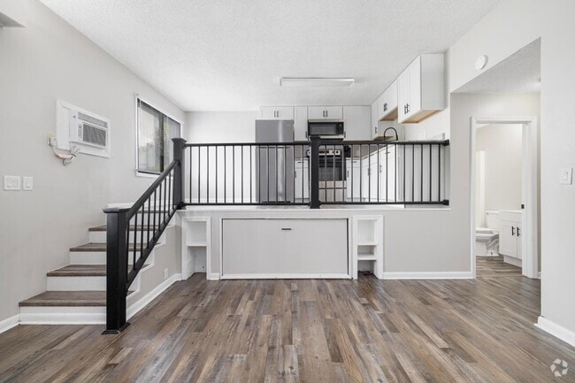 Building Photo - 3800 Memorial Blvd Rental