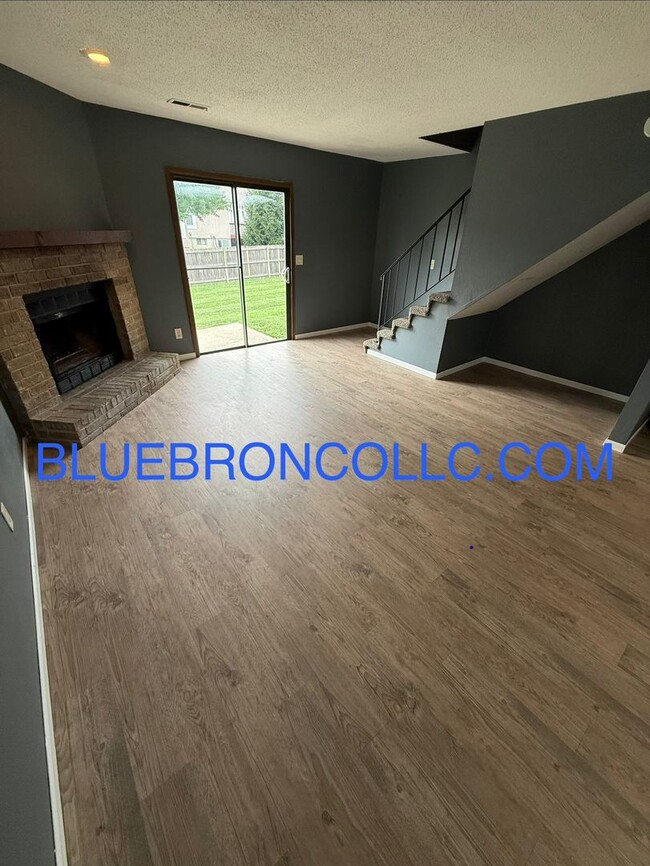 Photo - 141 SW Oxford Pl