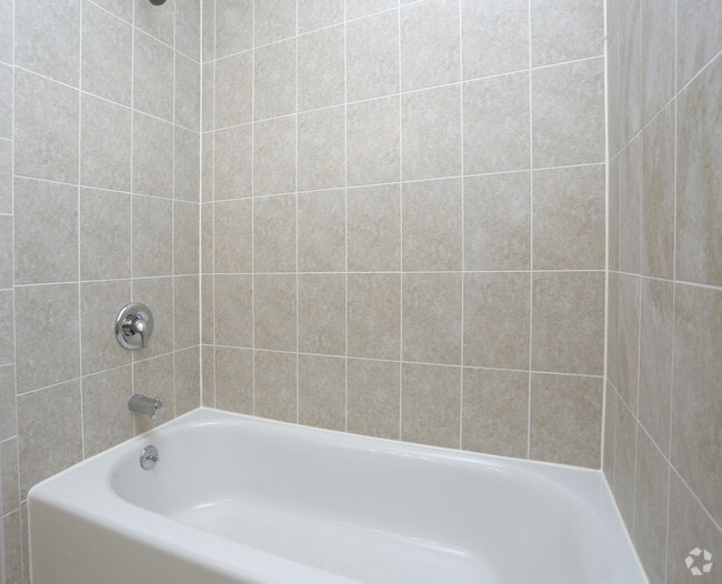 Woodmere at Hamilton Apartments For Rent in Trenton, NJ