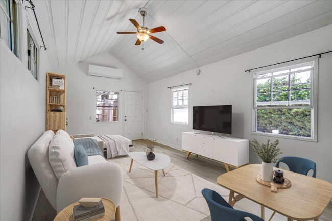 Photo - 1456 S Doheny Dr House