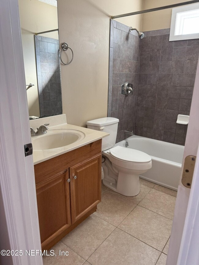 Photo - 447 Newport Dr