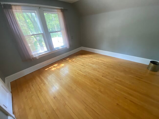 Hardwood floors throughout - 1938 Kendall Ave Unit 1938 Kendall #2