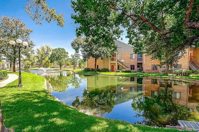 Building Photo - 2023 Gentryside Dr Unit 201