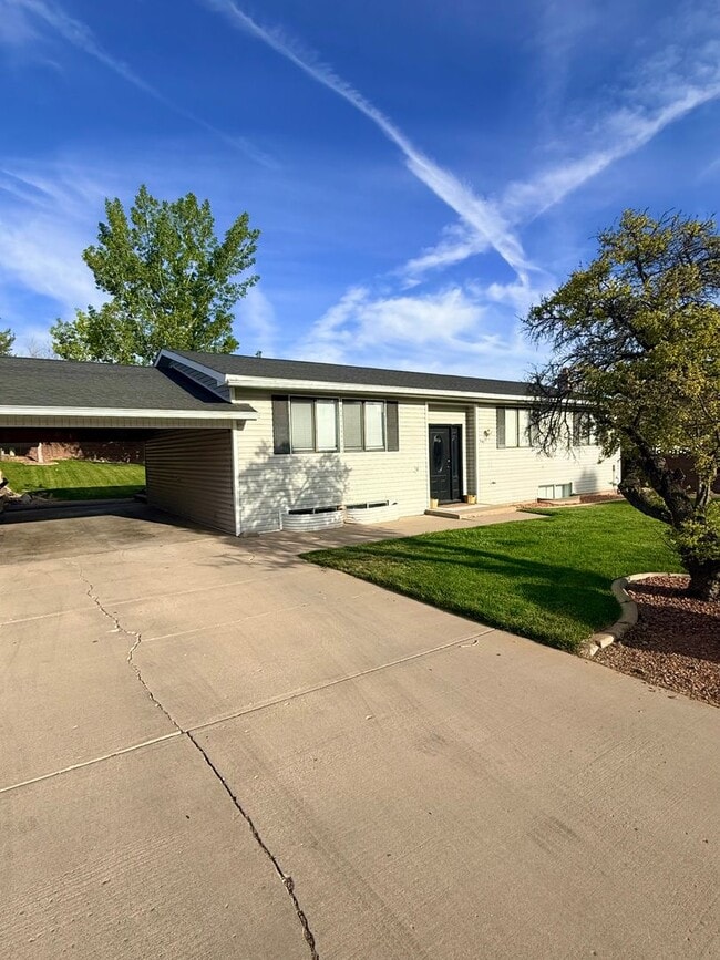 Building Photo - Cove Drive Comfort