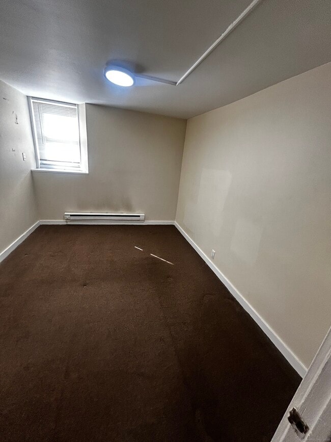 Photo - 20 Lounsbury Ave Unidad 1b