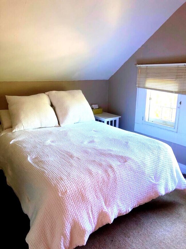 209 Hudson St Unit 209 Apt - upper