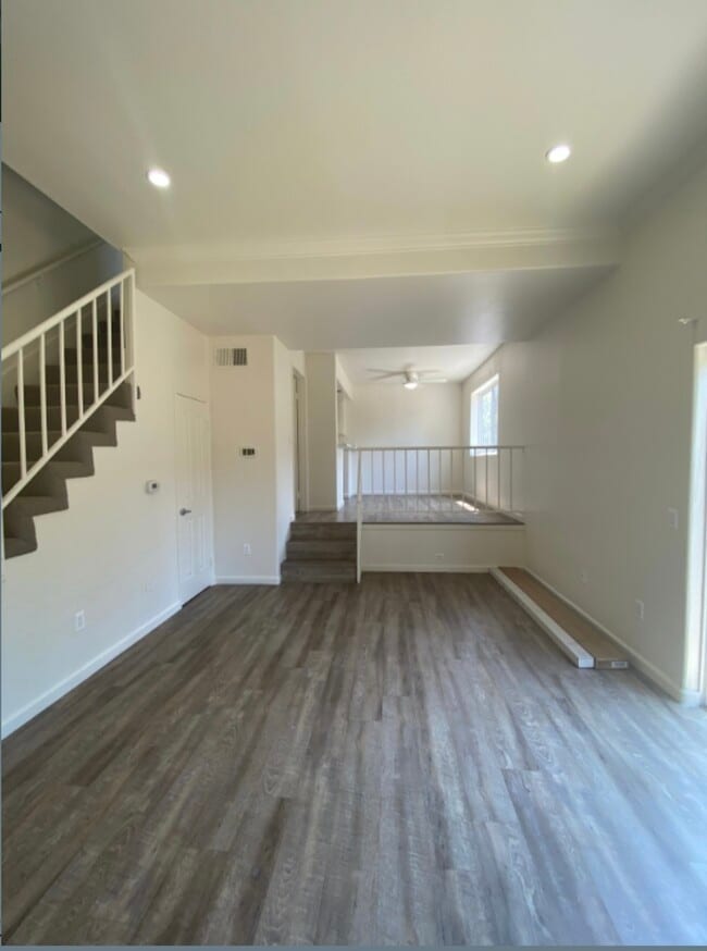Building Photo - 13022 Riverside Dr Rental