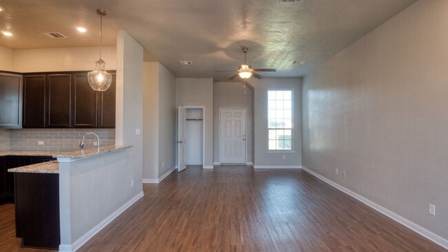 Photo - 2025 Viva Rd