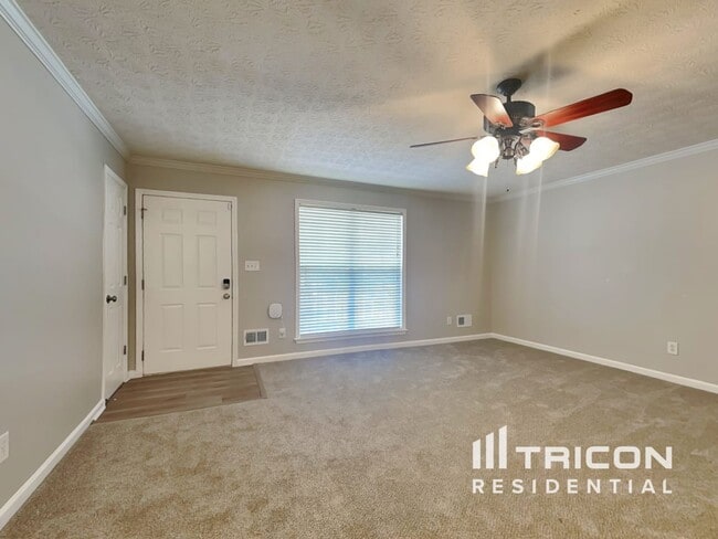 Photo - 345 Woods Ln