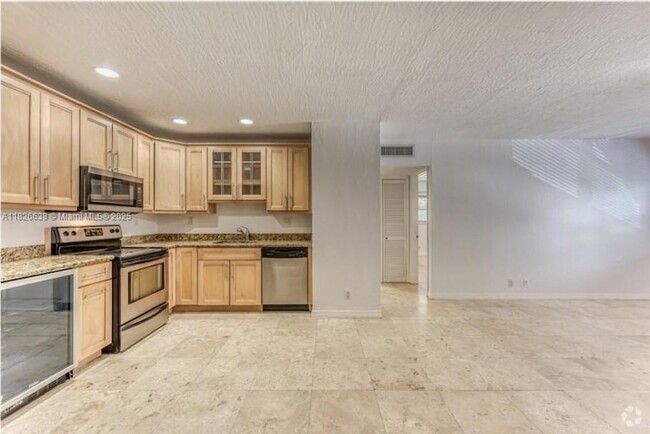 Building Photo - 530 NE 15th Ct Unit 6 Rental