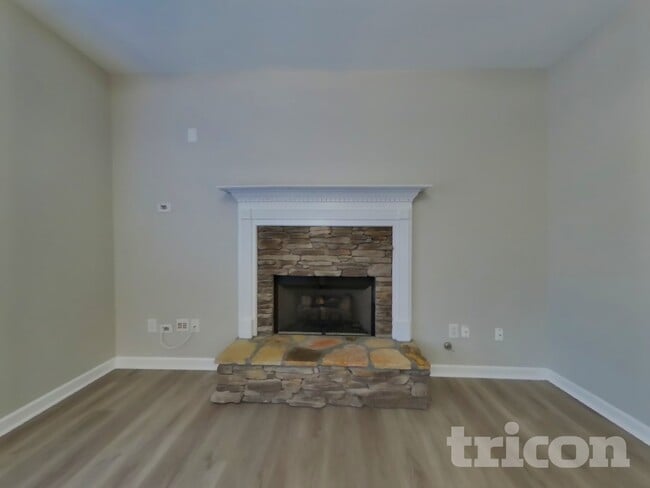 Photo - 107 Mercer Ln