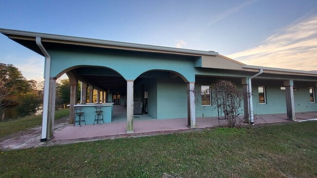 Building Photo - 2-Bedroom, 3-Bathroom Home - Utilities Included