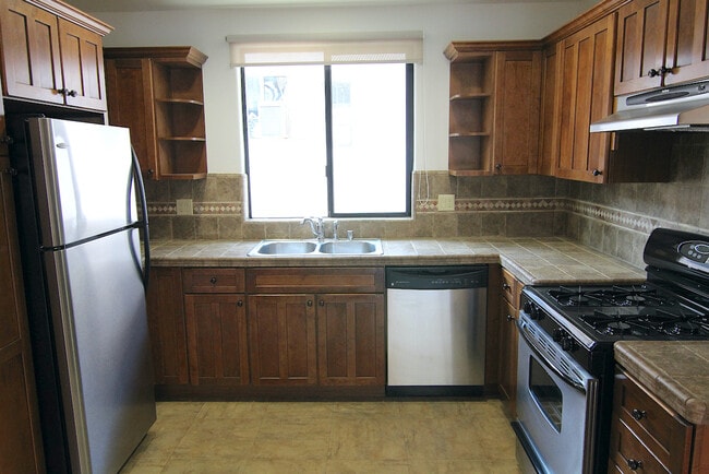 Photo - 600 N Sweetzer Ave Unidad 8