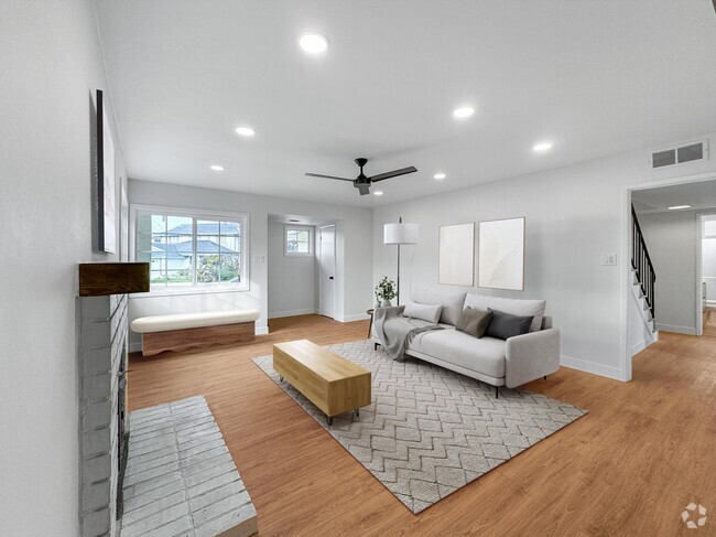 Building Photo - 432 E 212th St Rental