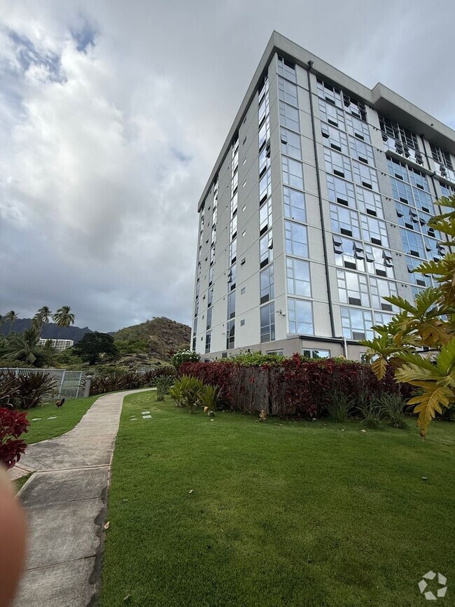 Building Photo - Modern 2 Bed / 2 Bath Condo with Top Ameni...