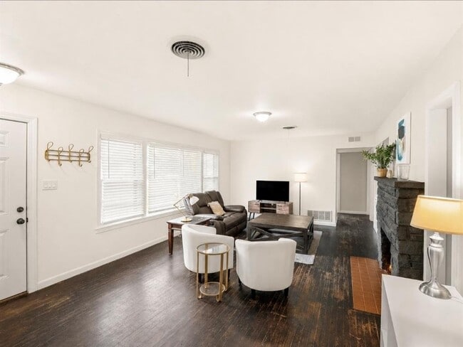 Photo - 6208 Walnut Hills Dr