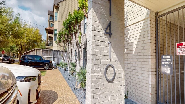 Photo - 1410 Hyde Park Blvd Unit 104