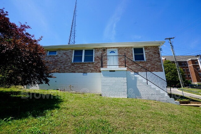 Building Photo - 2101 Eastwood Ave Rental