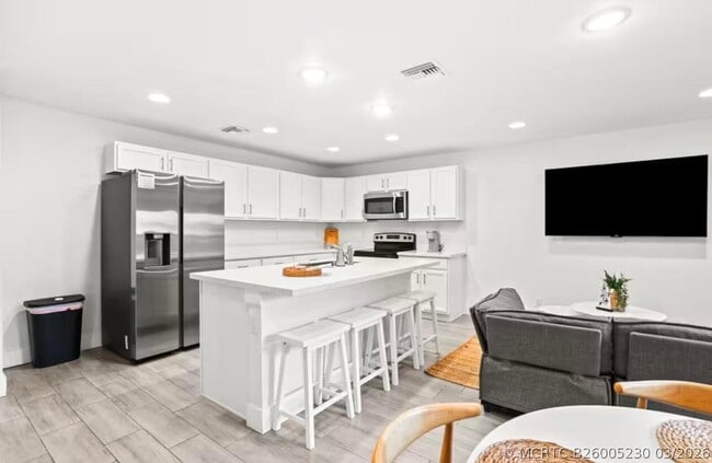 565 Lilac Ct
