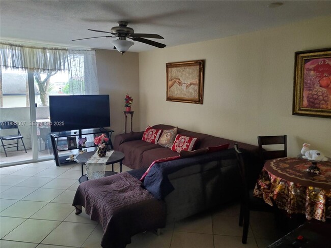 Building Photo - 10000 NW 80th Ct Unit 2236