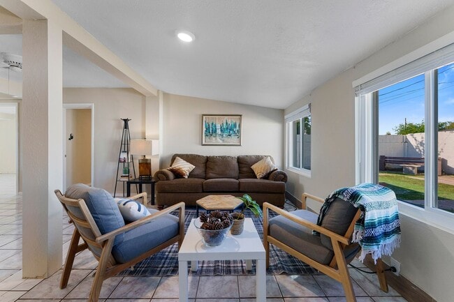 Photo - 2614 W Greenway Rd Unidad House