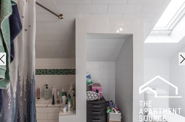 Photo - 1937 N Winchester Ave Unit 2