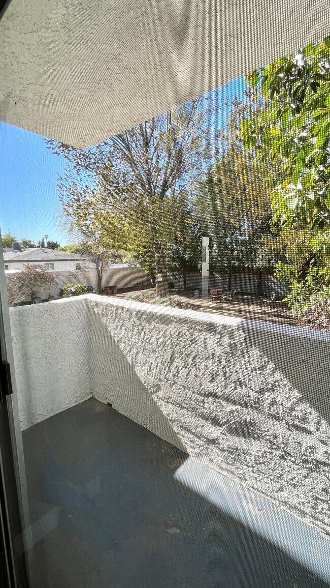 Photo - 7015 Whitsett Ave