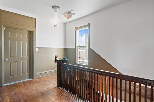 Photo - 106 N Main St