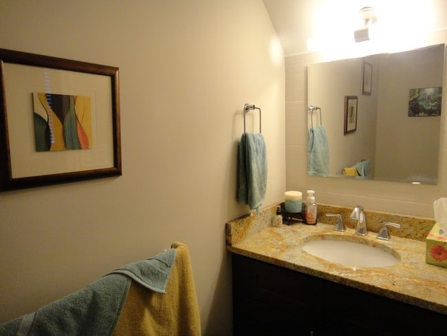 Photo - 240 Lauriston St