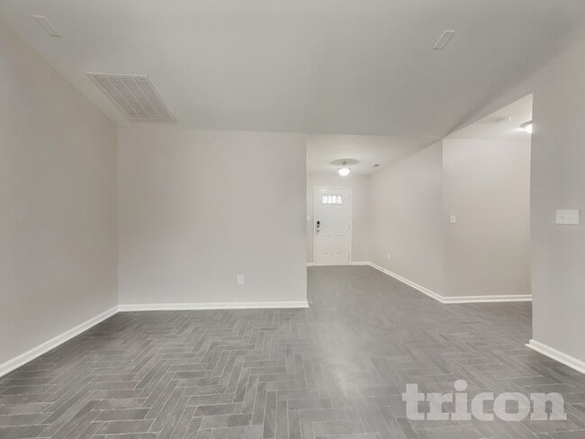 Photo - 295 New Castle Ln