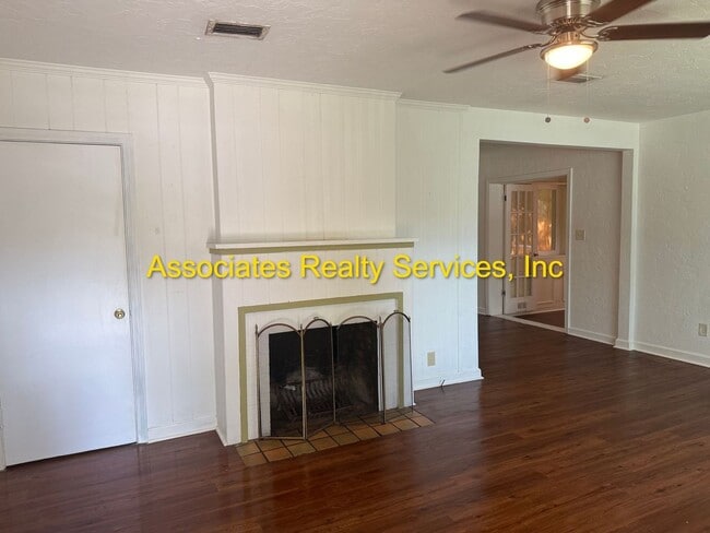 Photo - 7 Blocks to Campus! 3 Bed, 2 Bath with a Fenced Backyard and Large Sunroom