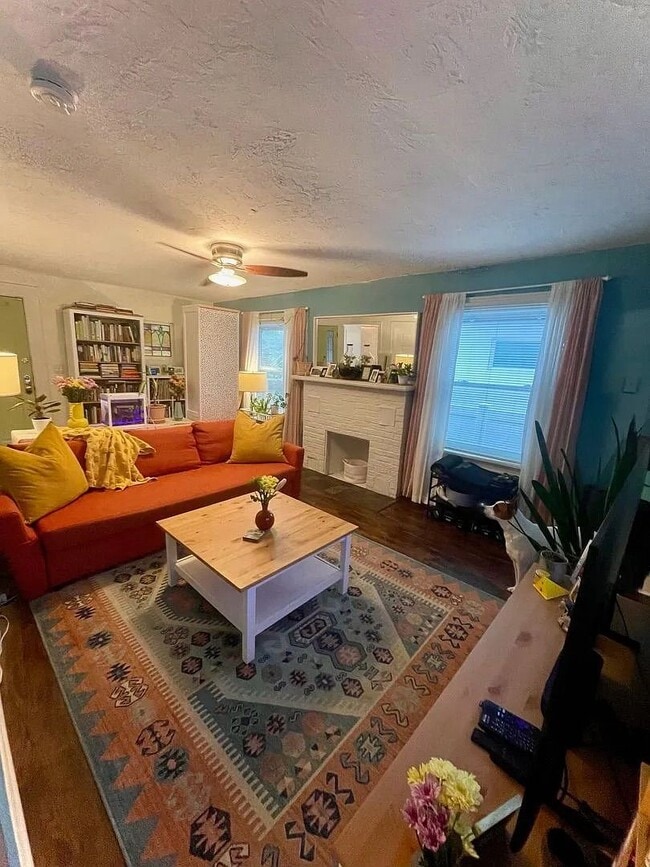 Photo - Charming bungalow 3/1 pet friendly blocks from Downtown St. Pete