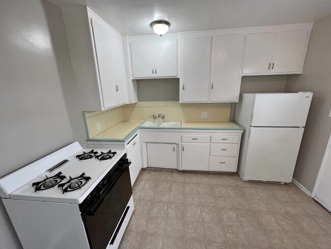 Building Photo - 1236 N Sweetzer Ave