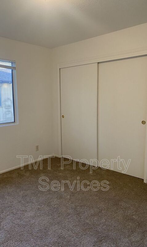 Photo - 228 McFarland St