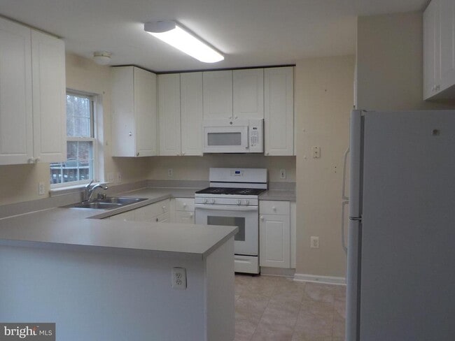 Photo - 703 Kings Crest Dr