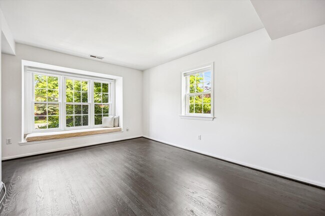 Photo - 6705 Hillandale Rd