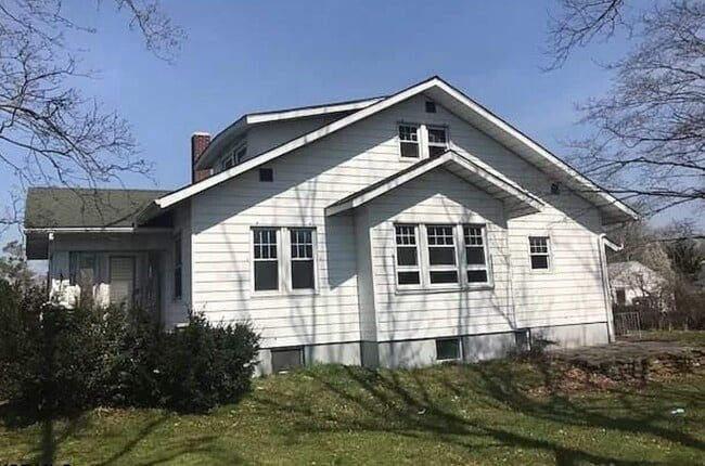 Building Photo - 1327 White Horse Pike Rental