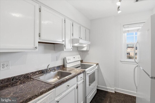 Photo - 1305 S Walter Reed Dr Unidad 201