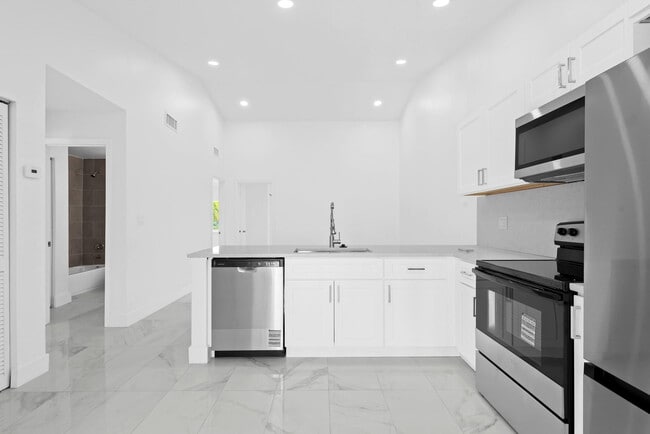 Photo - 8580 NW 32nd St